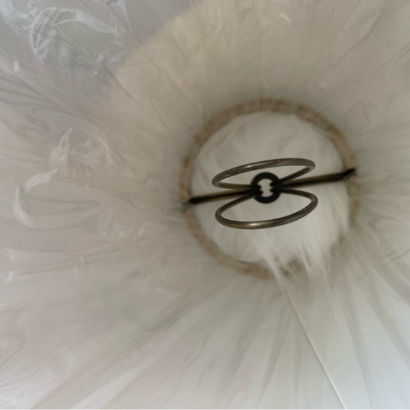 Restoration Hardware NEW 4 Small/Medium Clip On beige lampshades - Picture 4 of 9